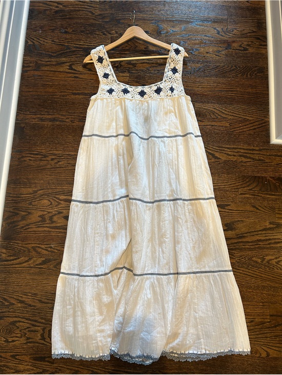 Lucky Brand Dresses & Skirts - Lucky Brand Cream Maxi Skirt with Navy Crochet Detail